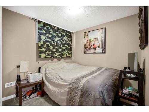 123 New Brighton Landing Se, Calgary, AB - Indoor Photo Showing Bedroom