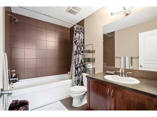 123 New Brighton Landing Se, Calgary, AB - Indoor Photo Showing Bathroom