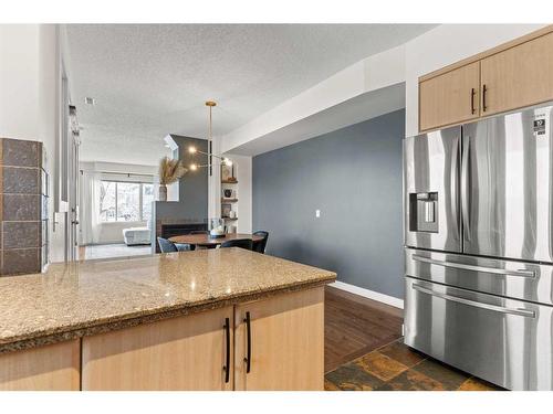 2002 35 Avenue Sw, Calgary, AB - Indoor Photo Showing Kitchen