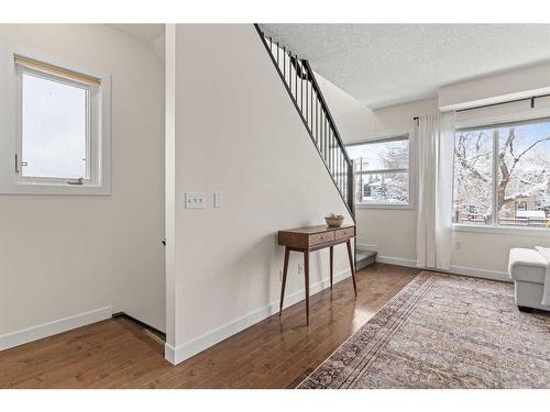 2002 35 Avenue Sw, Calgary, AB - Indoor Photo Showing Other Room