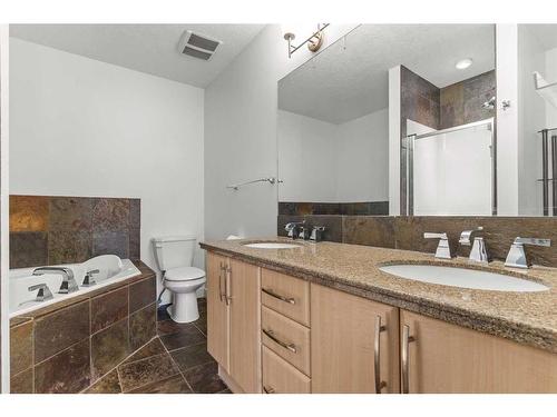 2002 35 Avenue Sw, Calgary, AB - Indoor Photo Showing Bathroom