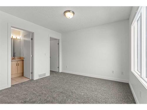 2002 35 Avenue Sw, Calgary, AB - Indoor Photo Showing Other Room