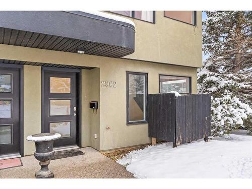 2002 35 Avenue Sw, Calgary, AB - Outdoor