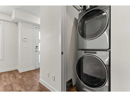 2002 35 Avenue Sw, Calgary, AB - Indoor Photo Showing Laundry Room