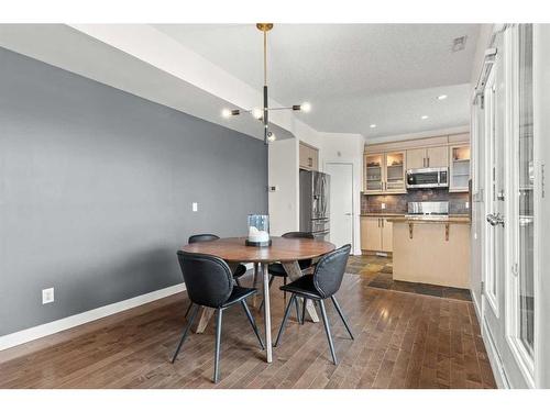 2002 35 Avenue Sw, Calgary, AB - Indoor Photo Showing Dining Room