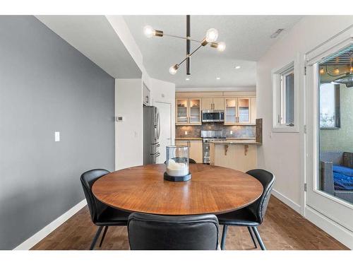 2002 35 Avenue Sw, Calgary, AB - Indoor Photo Showing Dining Room