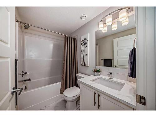 509-474 Seton Circle Se, Calgary, AB - Indoor Photo Showing Bathroom