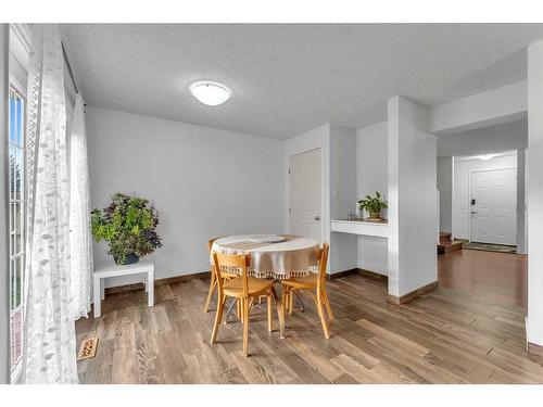 23A Ranchero Bay Nw, Calgary, AB - Indoor Photo Showing Dining Room