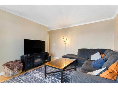 301-1721 13 Street Sw, Calgary, AB - Indoor Photo Showing Living Room