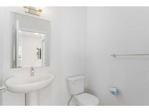 333 Magnolia Way Se, Calgary, AB - Indoor Photo Showing Bathroom