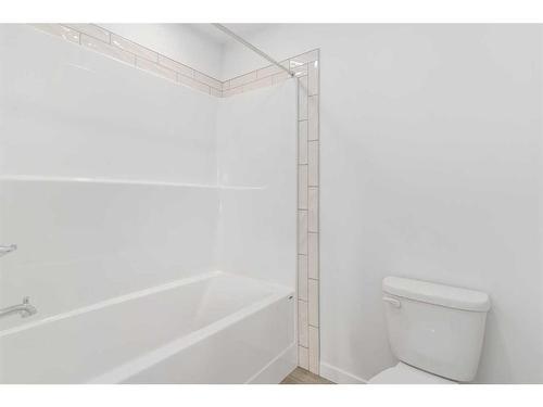 333 Magnolia Way Se, Calgary, AB - Indoor Photo Showing Bathroom