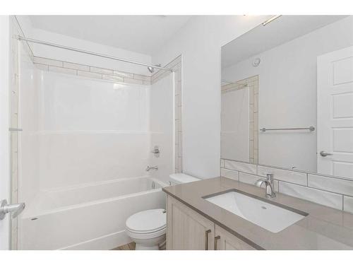 333 Magnolia Way Se, Calgary, AB - Indoor Photo Showing Bathroom