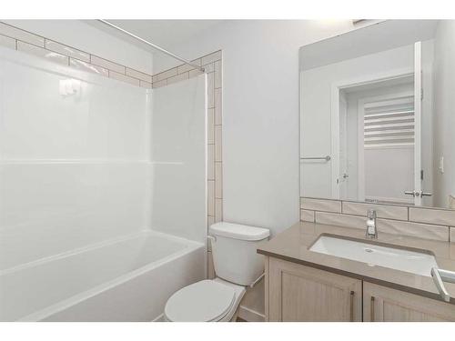 333 Magnolia Way Se, Calgary, AB - Indoor Photo Showing Bathroom