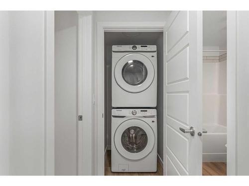 333 Magnolia Way Se, Calgary, AB - Indoor Photo Showing Laundry Room