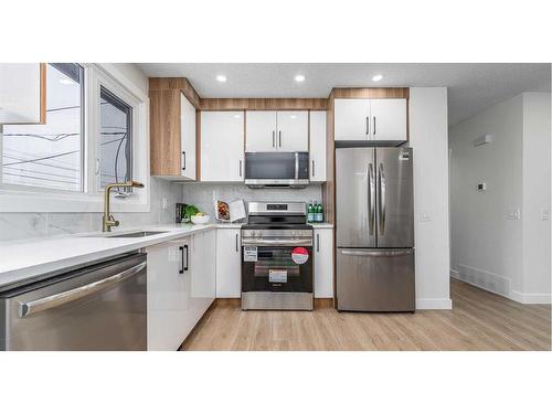 172 Penmeadows Close Se, Calgary, AB - Indoor Photo Showing Kitchen