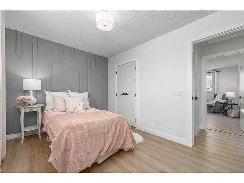 172 Penmeadows Close Se, Calgary, AB - Indoor Photo Showing Bedroom