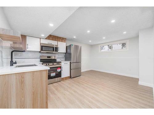 172 Penmeadows Close Se, Calgary, AB - Indoor Photo Showing Kitchen