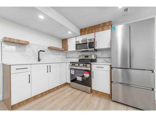 172 Penmeadows Close Se, Calgary, AB - Indoor Photo Showing Kitchen