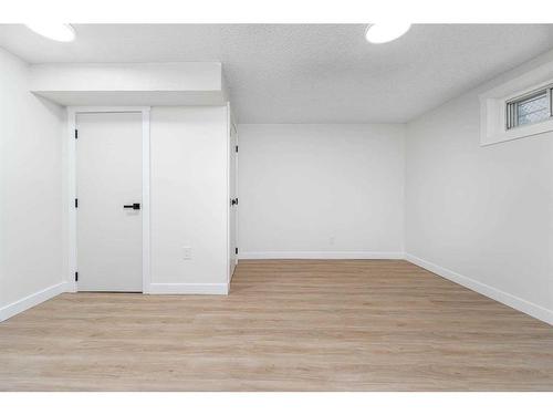 172 Penmeadows Close Se, Calgary, AB - Indoor Photo Showing Other Room