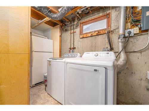 172 Penmeadows Close Se, Calgary, AB - Indoor Photo Showing Laundry Room