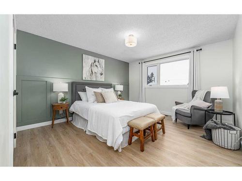 172 Penmeadows Close Se, Calgary, AB - Indoor Photo Showing Bedroom