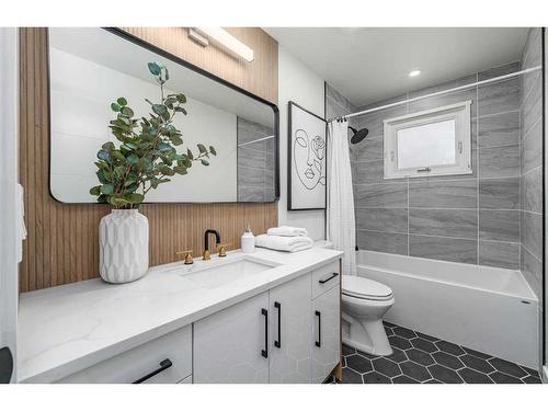 172 Penmeadows Close Se, Calgary, AB - Indoor Photo Showing Bathroom