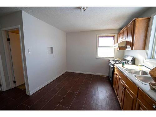 1322 34 Street Se, Calgary, AB - Indoor Photo Showing Kitchen With Double Sink