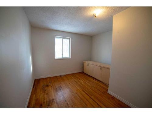 1322 34 Street Se, Calgary, AB - Indoor Photo Showing Other Room