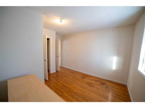 1322 34 Street Se, Calgary, AB - Indoor Photo Showing Other Room