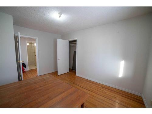 1322 34 Street Se, Calgary, AB - Indoor Photo Showing Other Room