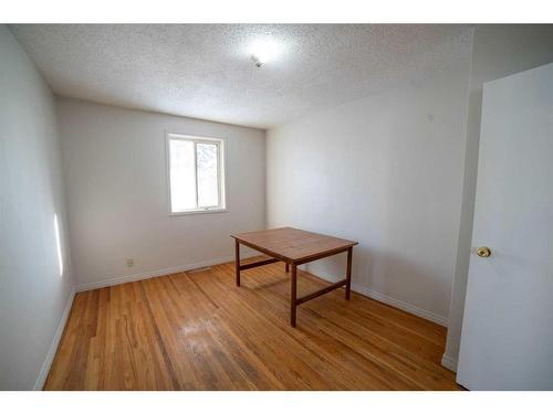 1322 34 Street Se, Calgary, AB - Indoor Photo Showing Other Room