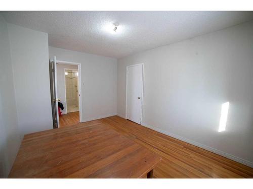 1322 34 Street Se, Calgary, AB - Indoor Photo Showing Other Room