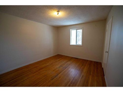 1322 34 Street Se, Calgary, AB - Indoor Photo Showing Other Room