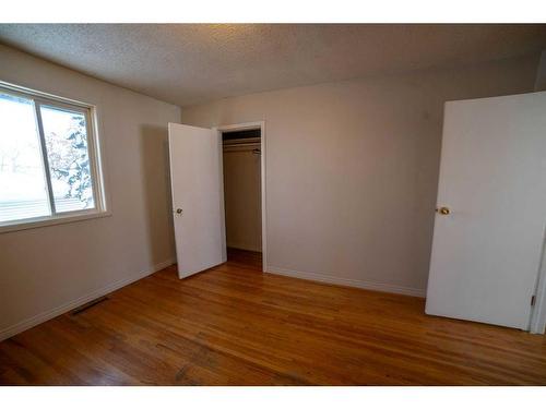 1322 34 Street Se, Calgary, AB - Indoor Photo Showing Other Room