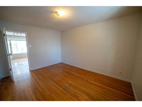 1322 34 Street Se, Calgary, AB - Indoor Photo Showing Other Room