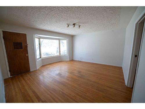 1322 34 Street Se, Calgary, AB - Indoor Photo Showing Other Room