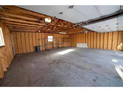 1322 34 Street Se, Calgary, AB - Indoor Photo Showing Garage