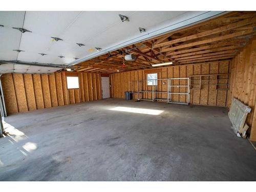 1322 34 Street Se, Calgary, AB - Indoor Photo Showing Garage