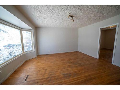 1322 34 Street Se, Calgary, AB - Indoor Photo Showing Other Room