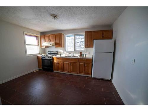 1322 34 Street Se, Calgary, AB - Indoor Photo Showing Kitchen With Double Sink