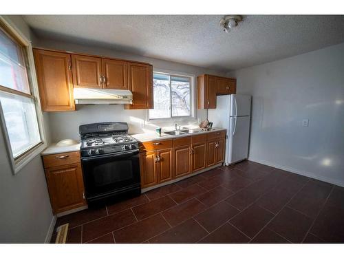 1322 34 Street Se, Calgary, AB - Indoor Photo Showing Kitchen With Double Sink