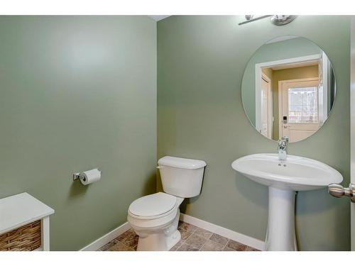 91 Sunset Road, Cochrane, AB - Indoor Photo Showing Bathroom