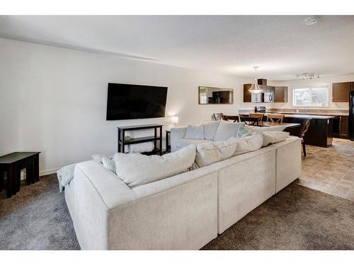 91 Sunset Road, Cochrane, AB - Indoor Photo Showing Living Room