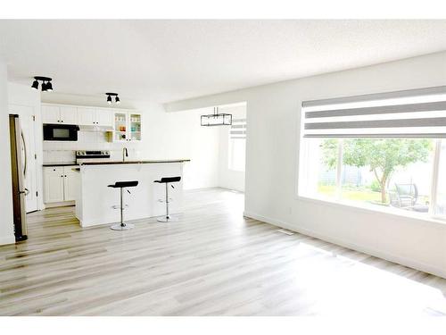 15 Coral Reef Close Ne, Calgary, AB - Indoor Photo Showing Kitchen