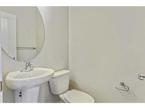 20 Emberside Grove, Cochrane, AB - Indoor Photo Showing Bathroom