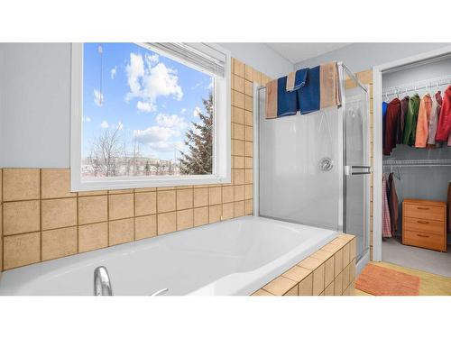 113 Covehaven Gardens Ne, Calgary, AB - Indoor Photo Showing Bathroom