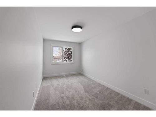 4508 72 Street Nw, Calgary, AB - Indoor Photo Showing Other Room