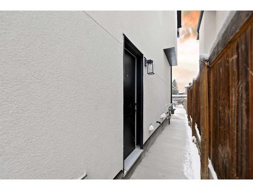 4508 72 Street Nw, Calgary, AB - Indoor Photo Showing Other Room