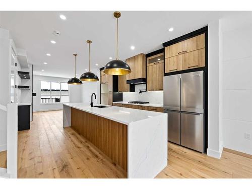 4508 72 Street Nw, Calgary, AB - Indoor Photo Showing Kitchen With Upgraded Kitchen