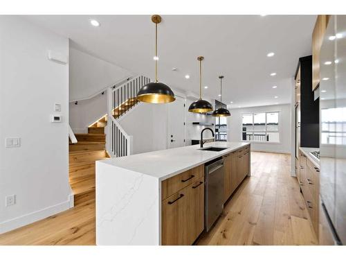 4508 72 Street Nw, Calgary, AB - Indoor Photo Showing Kitchen With Upgraded Kitchen